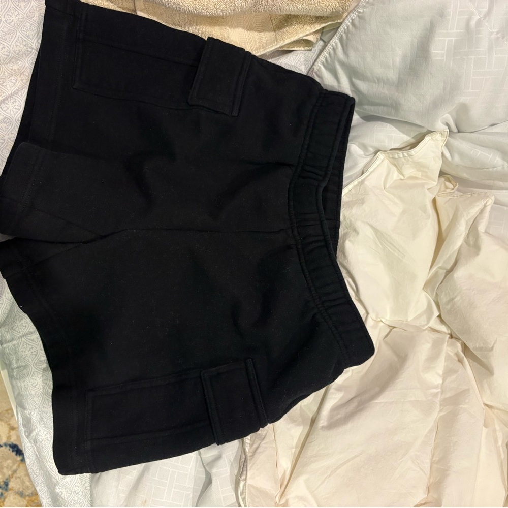 Aritzia TNA Women's Black Cargo Shorts